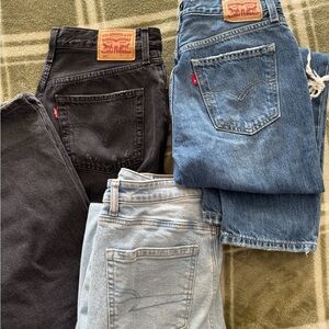 Jean bundle!!! Levi black > size 29 
Levi blue > size 26
American eagle > size 4